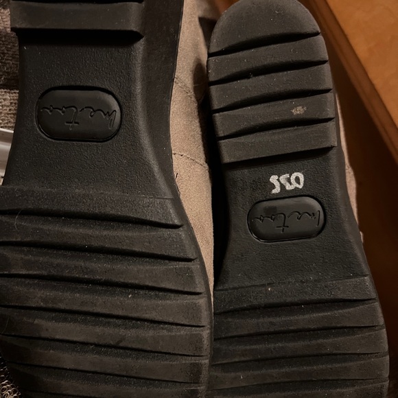 MeToo Ankle Booties. Like new condition. Women’s Size 8 wedge heel - Picture 6 of 6